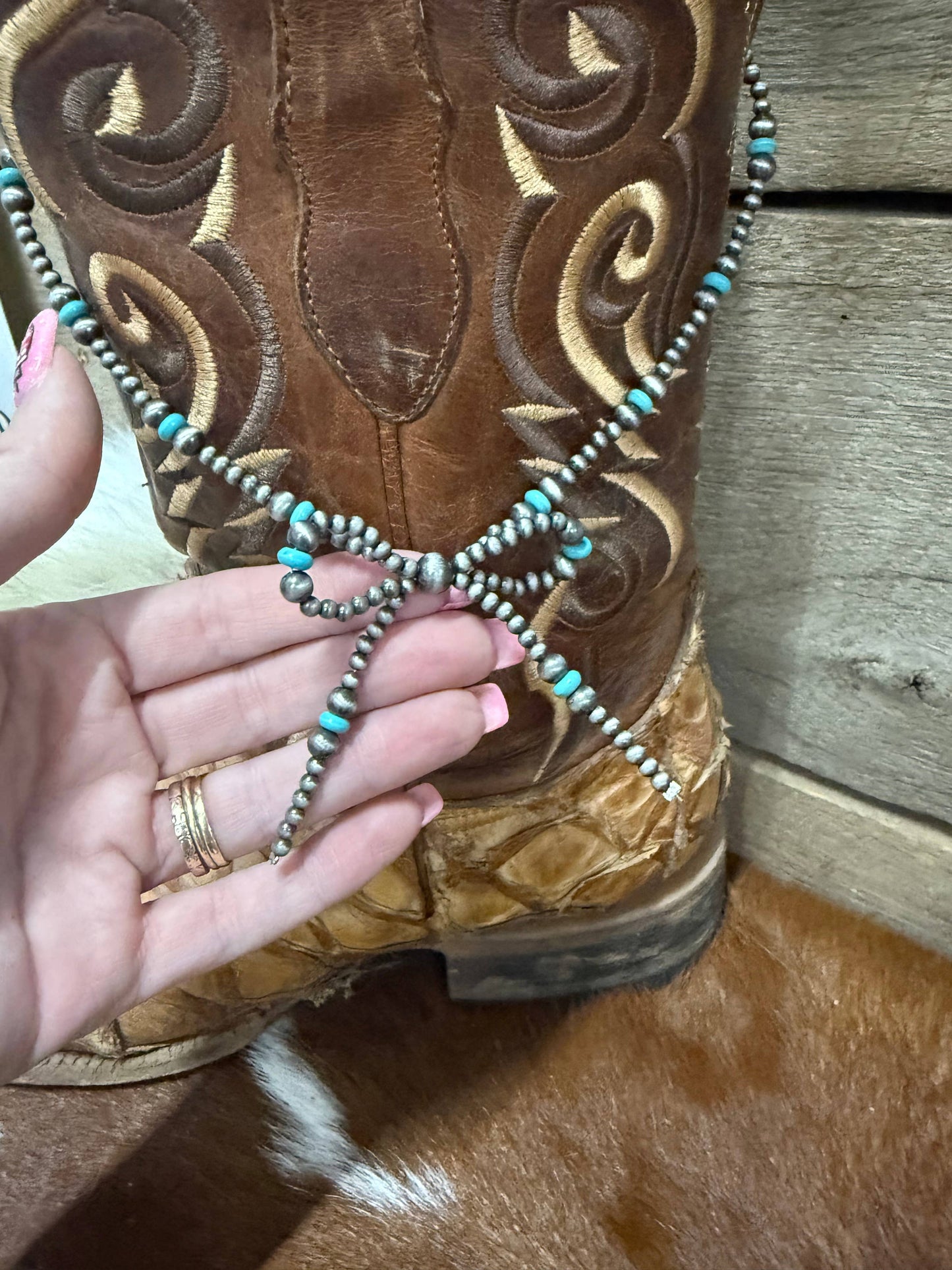 Western Bow Necklace