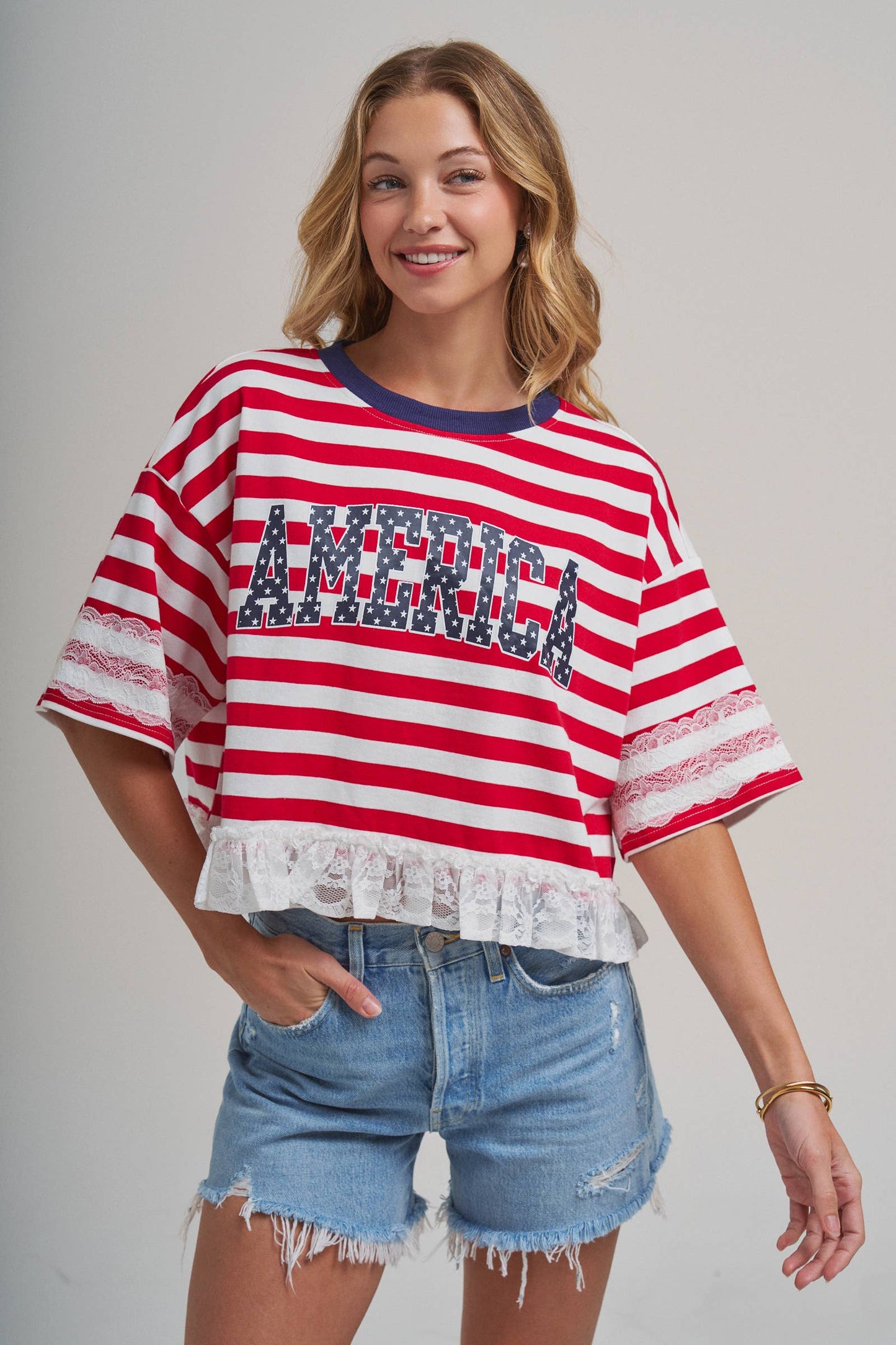 STRIPED AMERICA LETTERING PRINT 4TH OF JULY TOP WITH LACE