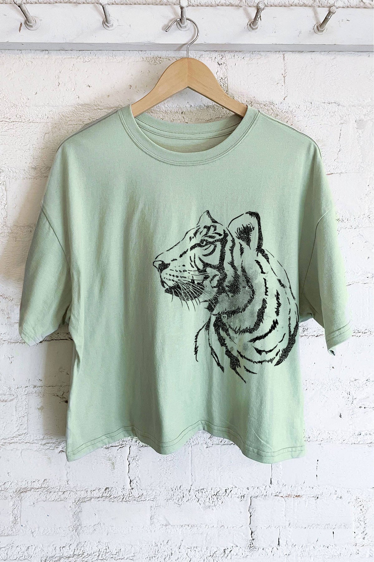 TIGER GRAPHIC LONG CROP TOP