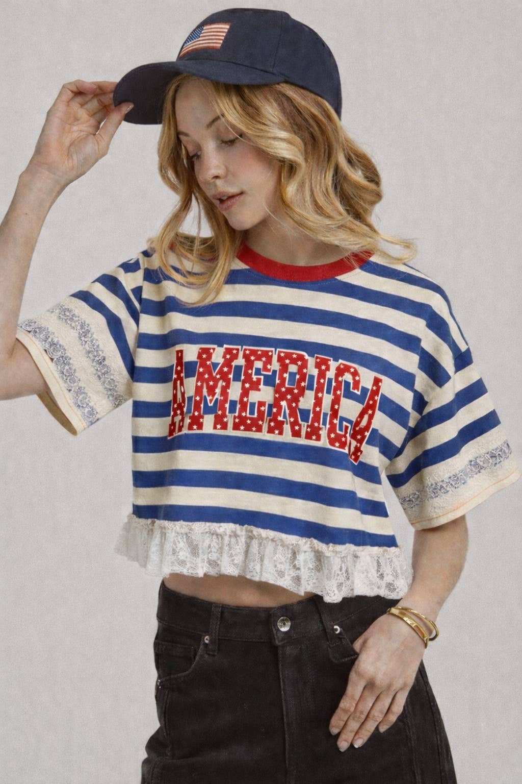 STRIPED AMERICA LETTERING PRINT 4TH OF JULY TOP WITH LACE
