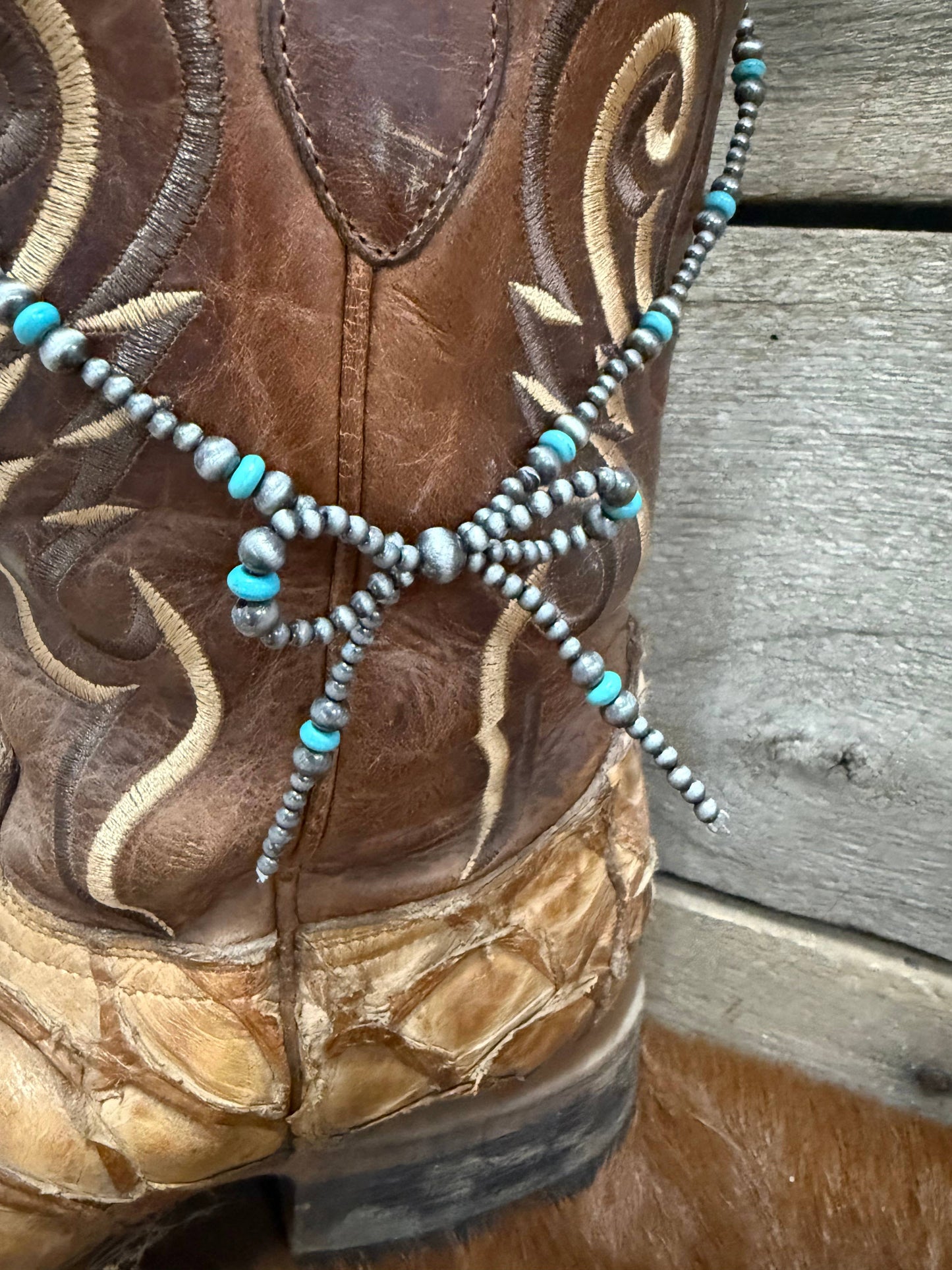 Western Bow Necklace