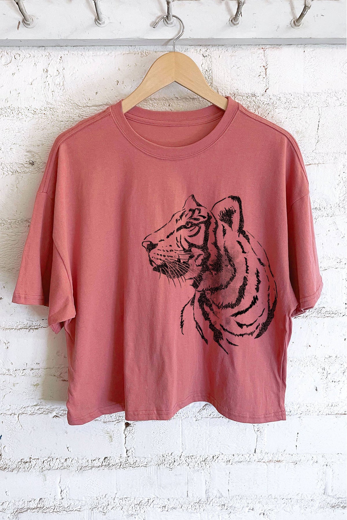 TIGER GRAPHIC LONG CROP TOP