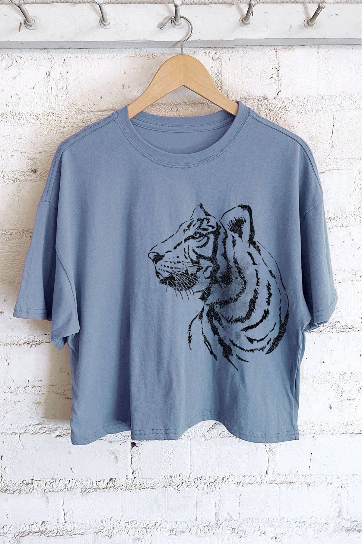 TIGER GRAPHIC LONG CROP TOP