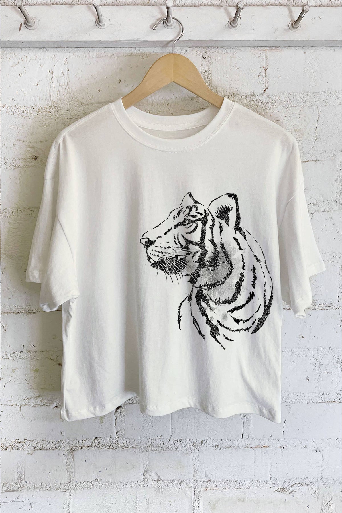 TIGER GRAPHIC LONG CROP TOP